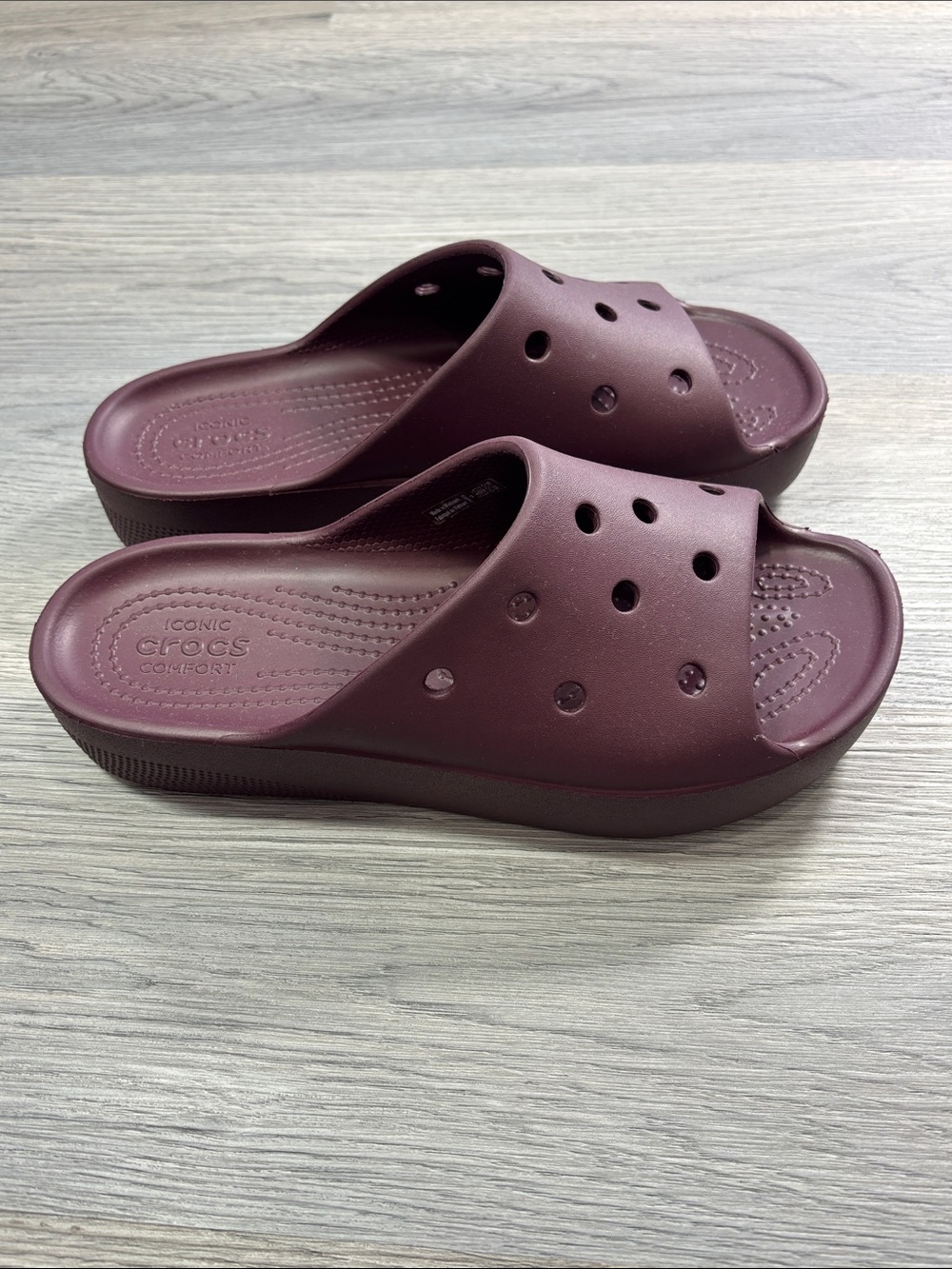 CROCS Burgundy Classic Platform Slide Sandals - size W6 - Picture 3 of 9